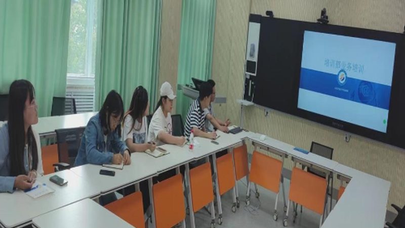 成人高考网上报名需要准备以下材料：