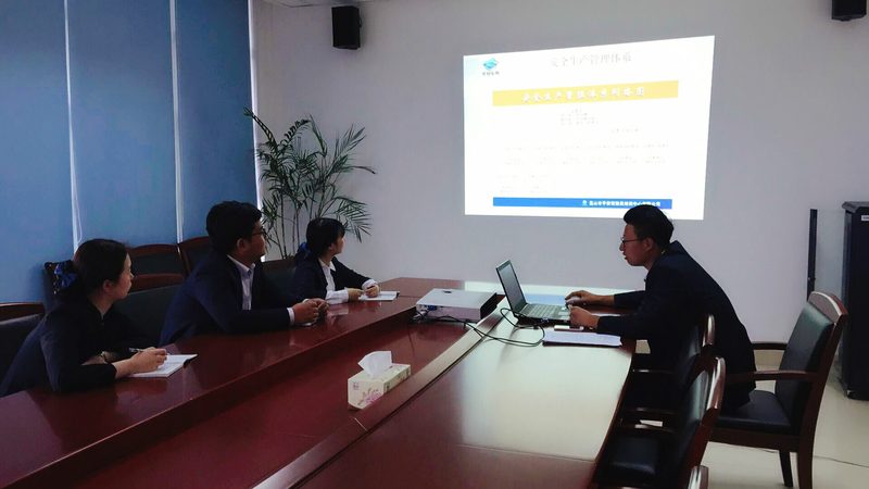 关于教材费是否包含，这取决于各个培训机构的具体规定。以下是一些可能的情况：